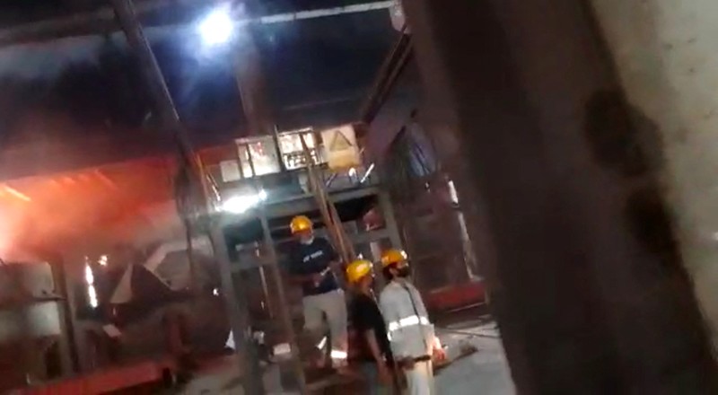 INDONESIA-NICKEL/UGC Employees react amid the chaos as Chinese and Indonesian workers clash at a nickel smelter in Morowali, Sulawesi, Indonesia in this undated social media video released January 16, 2023. Revi Limbong via REUTERS THIS IMAGE HAS BEEN SUPPLIED BY A THIRD PARTY. MANDATORY CREDIT