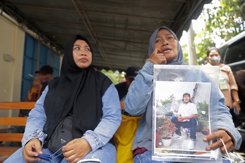 INDONESIA-STAMPEDE-TRIAL Judges take up their places in the Surabaya courthouse during the first trial of the Kajuruhan stadium stampede in Surabaya on January 16, 2023. (Photo by Juni Kriswanto / AFP)
