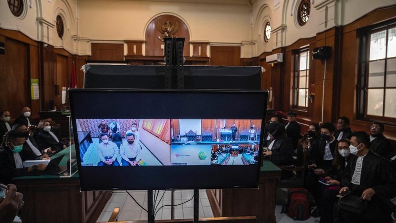 Judges take up their places in the Surabaya courthouse during the first trial of the Kajuruhan stadium stampede in Surabaya on January 16, 2023. (Photo by Juni Kriswanto / AFP)