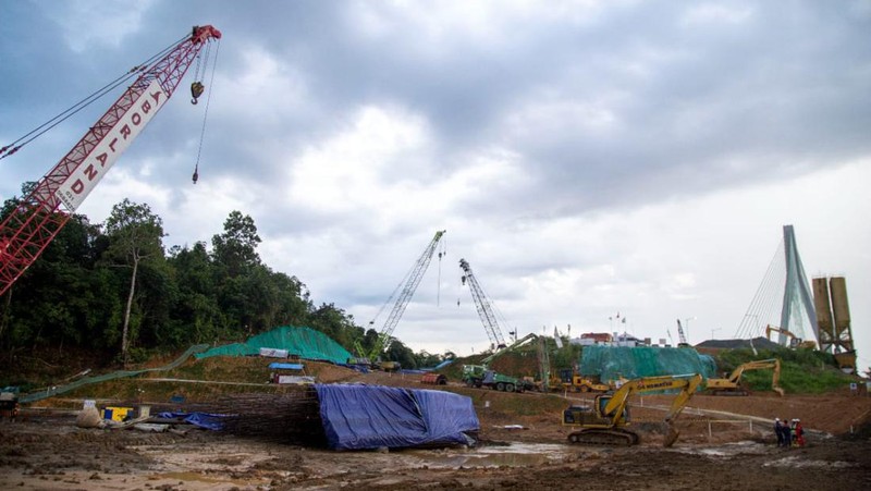 Kementerian Pekerjaan Umum dan Perumahan Rakyat (PUPR) menyelesaikan pembangunan Jalan Lingkar Sepaku untuk mendukung konektivitas menuju Kawasan Inti Pusat Pemerintahan (KIPP) Ibu Kota Negara (IKN) Nusantara, di Kalimantan Timur. (Dok. Kementerian PUPR)