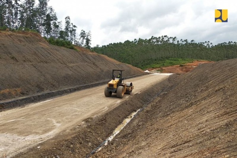 Kementerian PUPR Selesaikan 3 Segmen Jalan Lingkar Sepaku di IKN Nusantara Kementerian Pekerjaan Umum dan Perumahan Rakyat (PUPR) menyelesaikan pembangunan Jalan Lingkar Sepaku untuk mendukung konektivitas menuju Kawasan Inti Pusat Pemerintahan (KIPP) Ibu Kota Negara (IKN) Nusantara, di Kalimantan Timur. (Dok. Kementerian PUPR)
