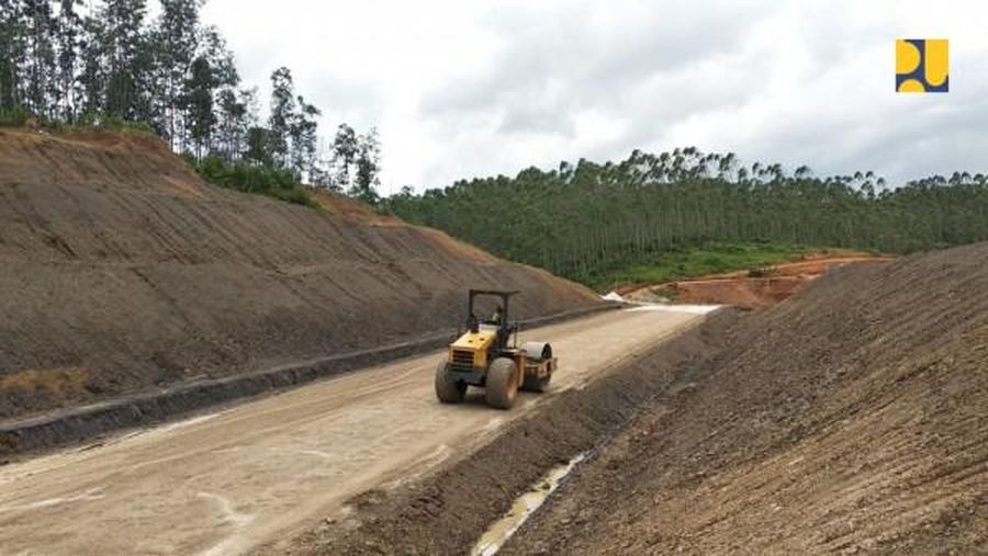 Kementerian Pekerjaan Umum dan Perumahan Rakyat (PUPR) menyelesaikan pembangunan Jalan Lingkar Sepaku untuk mendukung konektivitas menuju Kawasan Inti Pusat Pemerintahan (KIPP) Ibu Kota Negara (IKN) Nusantara, di Kalimantan Timur. (Dok. Kementerian PUPR)