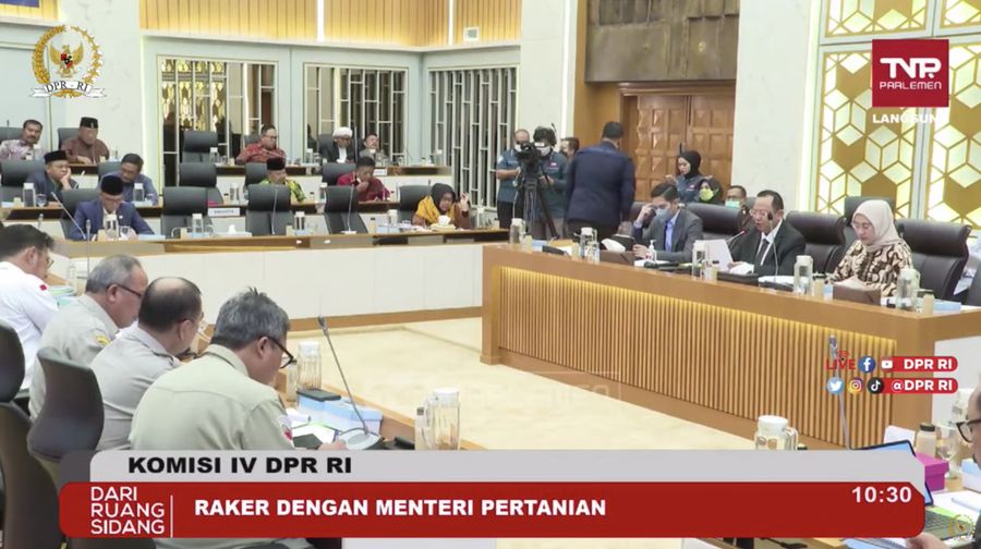 Komisi IV DPR RI Rapat Kerja dengan Menteri Pertanian dan RDP dengan Dirut Perum Bulog, Dirut PT. RNI/Holding Pangan ID FOOD; dan Dirut PT. Pupuk Indonesia (Persero) membahas Pelaksanaan Anggaran Tahun 2022 dan Rencana Program dan Kegiatan Tahun 2023 pada Senin, (16/1/2023). (Tangkapan Layar Youtube Komisi IV DPR RI Channel)