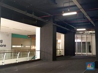 Alarm Bahaya, Mal Sepi Bak Kuburan dan Restoran Bertumbangan