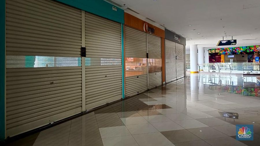 Mal sepi di Grand Kamala Lagoon, Bekasi. (CNBC Indonesia/Martya)