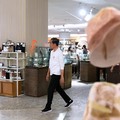 Melihat Gaya Jokowi Nongkrong & Jajan di Mal Saat Akhir Pekan