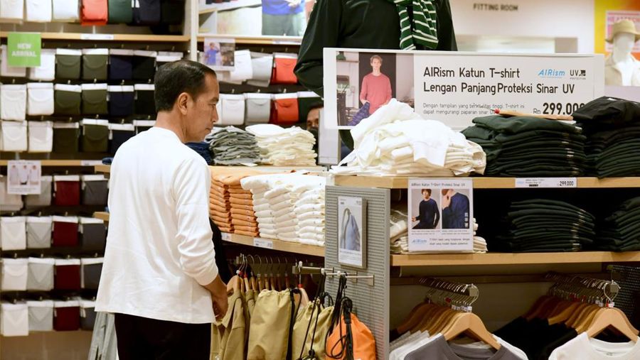 Presiden Joko Widodo di Grand Indonesia, Jakarta, Minggu (15/1/2023). (BPMI Setpres)