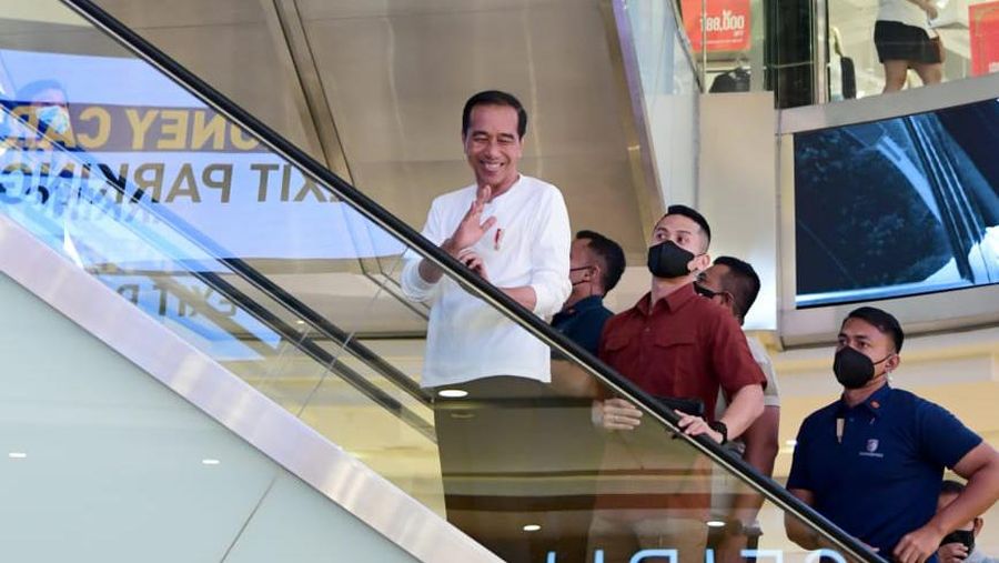 Presiden Joko Widodo di Grand Indonesia, Jakarta, Minggu (15/1/2023). (BPMI Setpres)