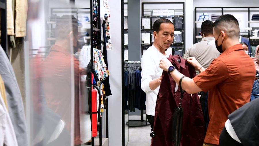Presiden Joko Widodo di Grand Indonesia, Jakarta, Minggu (15/1/2023). (BPMI Setpres)