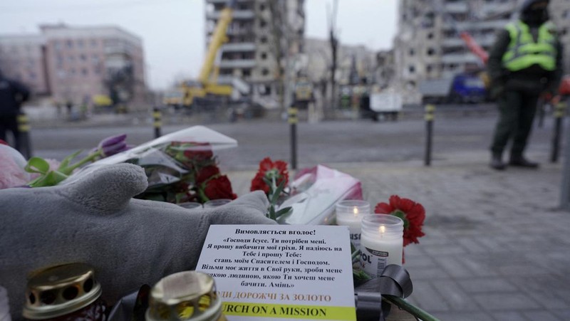 DNIPRO, UKRAINE - JANUARY 15: Rescuers search people trapped under the rubble of a high-rise residential building hit by a missile on January 15, 2023 in Dnipro, Ukraine. On January 14, Russia launched a new massive attack on Ukrainian cities. In Dnipro, one of the Х-22 cruise missiles hit a nine-story residential building, completely destroying one of the sections from top to bottom floors. The number of dead has increased to 29 people, with rescue work continuing. More than 40 residents of the building are still being searched. (Photo by Yurii Stefanyak/Global Images Ukraine via Getty Images)