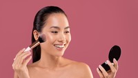 Satu Palet Blush Bisa 3 Fungsi, Ini Cara Pakainya Biar Nggak Salah Teknik