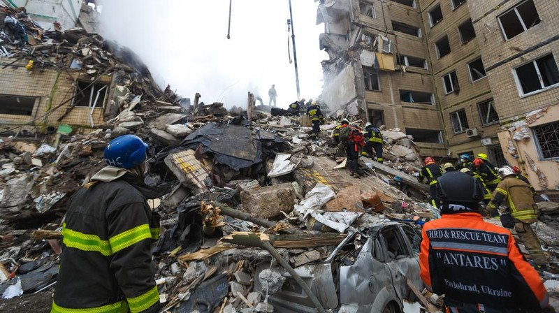 DNIPRO, UKRAINE - JANUARY 15: Rescuers search people trapped under the rubble of a high-rise residential building hit by a missile on January 15, 2023 in Dnipro, Ukraine. On January 14, Russia launched a new massive attack on Ukrainian cities. In Dnipro, one of the Х-22 cruise missiles hit a nine-story residential building, completely destroying one of the sections from top to bottom floors. The number of dead has increased to 29 people, with rescue work continuing. More than 40 residents of the building are still being searched. (Photo by Yurii Stefanyak/Global Images Ukraine via Getty Images)