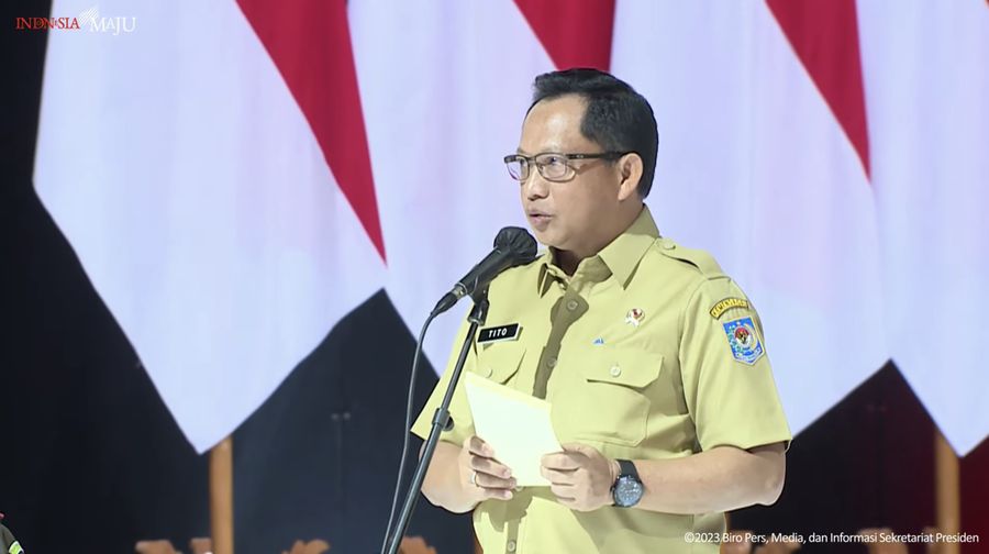 Laporan Menteri Dalam Negeri Muhammad Tito Karnavian dalam acara Rakornas Kepala Daerah dan Forum Komunikasi Pimpinan Daerah se-Indonesia Tahun 2023, SICC Sentul, Kabupaten Bogor, 17 Januari 2023. (Tangkapan Layar Youtube Sekretariat Presiden)