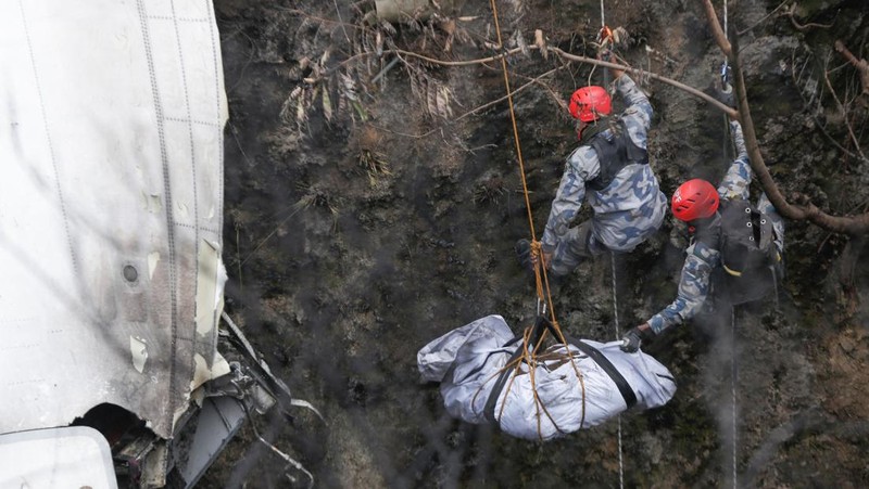 A rescue team recovers the bodies of victims from the site of the plane crash of a Yeti Airlines-operated aircraft, in Pokhara, Nepal January 16, 2023. REUTERS/Sulav Shrestha NO RESALES. NO ARCHIVES  REFILE - CORRECTING THE NUMBER OF BODIES    TPX IMAGES OF THE DAY