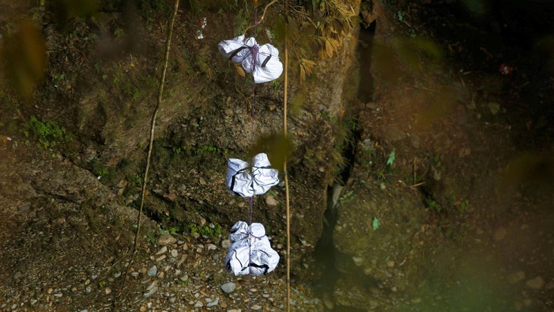 A rescue team recovers the bodies of victims from the site of the plane crash of a Yeti Airlines-operated aircraft, in Pokhara, Nepal January 16, 2023. REUTERS/Sulav Shrestha NO RESALES. NO ARCHIVES  REFILE - CORRECTING THE NUMBER OF BODIES    TPX IMAGES OF THE DAY