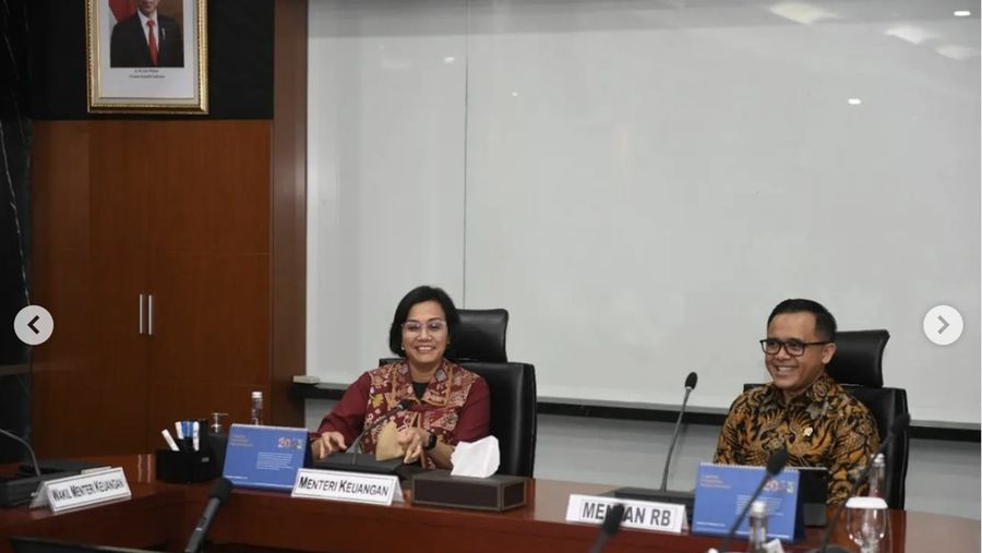 Pertemuan Menteri Keuangan Sri Mulyani dengan Menteri PANRB Abdullah Azwar Anas membahas tata kelola ASN di Indonesia, baik dari manajemen instansi pemerintah hingga isu-isu tematik, seperti peranan ASN dalam pengentasan kemiskinan dan juga digitalisasi birokrasi di Indonesia. (instagram @smindrawati)
