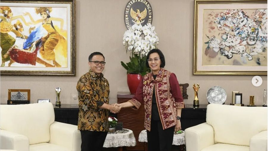 Pertemuan Menteri Keuangan Sri Mulyani dengan Menteri PANRB Abdullah Azwar Anas membahas tata kelola ASN di Indonesia, baik dari manajemen instansi pemerintah hingga isu-isu tematik, seperti peranan ASN dalam pengentasan kemiskinan dan juga digitalisasi birokrasi di Indonesia. (instagram @smindrawati)
