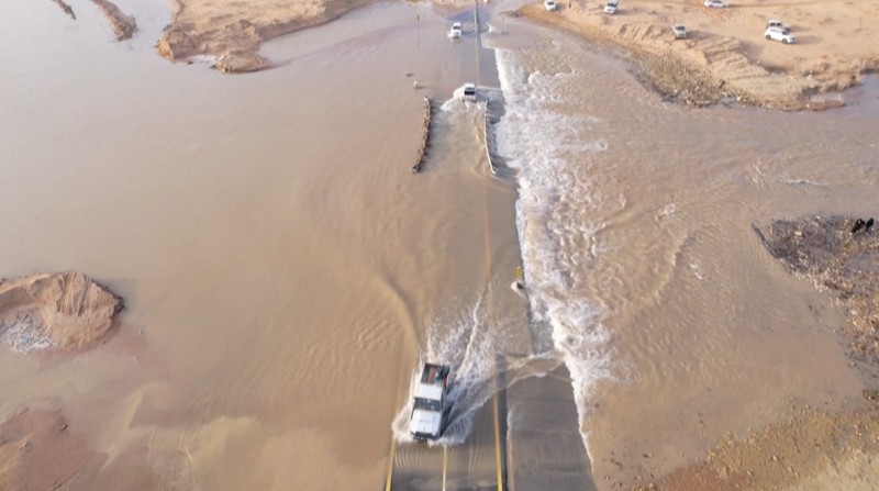 Salah satu lembah sungai terpanjang di Arab Saudi, Wadi Al-Rummah dipenuhi air. (AFP TV) Salah satu lembah sungai terpanjang di Arab Saudi, Wadi Al-Rummah dipenuhi air. (AFP TV)