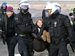 Hebohkan Jerman, Foto Nyantai Greta Thunberg Diangkut Polisi