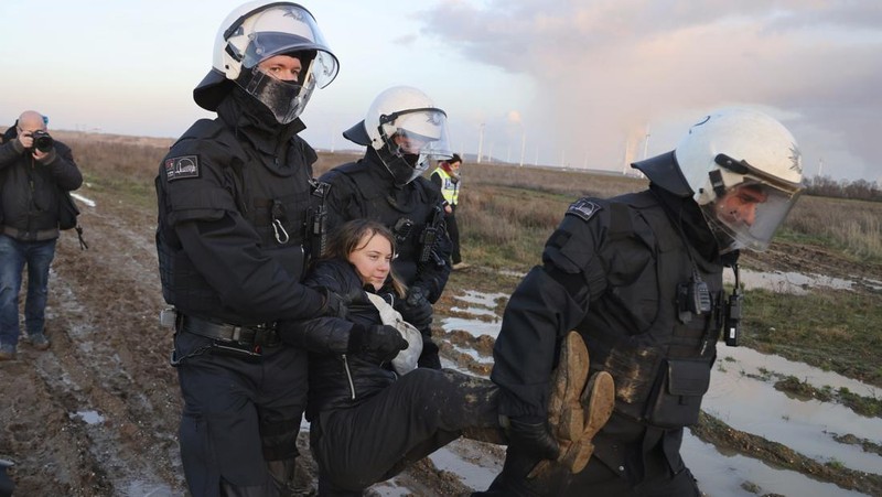Police officers carry Swedish climate activist Greta Thunberg away from the edge of the Garzweiler II opencast lignite mine during a protest action by climate activists after the clearance of Luetzerath, Germany, Tuesday, Jan. 17, 2023. After the eviction of Luetzerath ended on Sunday, coal opponents continued their protests on Tuesday at several locations in North Rhine-Westphalia. (Federico Gambarini/dpa via AP)