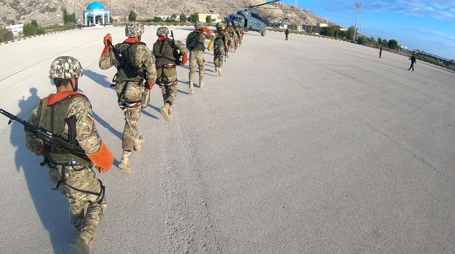 Members of the Islamic Revolution Guards Corps (IRGC) navy participate in an exercise in the south of Iran, in this picture obtained on January 17, 2023. IRGC/WANA (West Asia News Agency)/Handout via REUTERS ATTENTION EDITORS - THIS PICTURE WAS PROVIDED BY A THIRD PARTY
