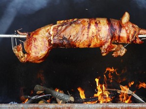 Ini yang Harus Dilakukan Muslim Jika Tak Sengaja Makan Daging Babi