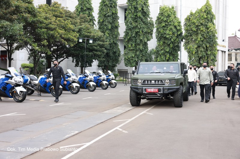 Presiden RI Joko Widodo bersama Menteri Pertahanan Prabowo Subianto telah resmi memberikan nama Presiden RI Joko Widodo bersama Menteri Pertahanan Prabowo Subianto telah resmi memberikan nama