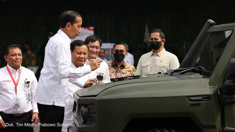 Presiden RI Joko Widodo bersama Menteri Pertahanan Prabowo Subianto telah resmi memberikan nama 