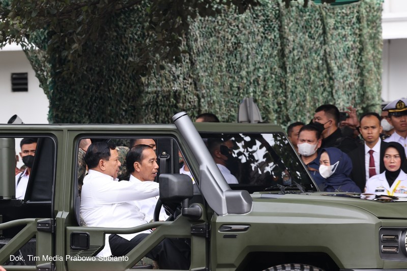 Presiden RI Joko Widodo bersama Menteri Pertahanan Prabowo Subianto telah resmi memberikan nama Presiden RI Joko Widodo bersama Menteri Pertahanan Prabowo Subianto telah resmi memberikan nama