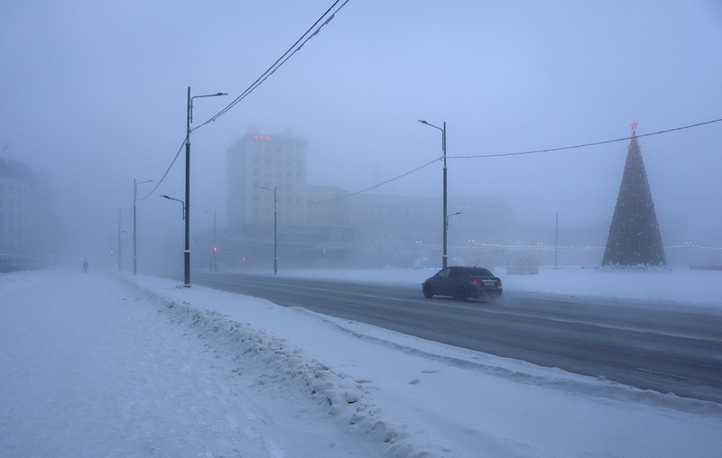 RUSSIA-WEATHER/YAKUTIA A car drives along a road on a frosty day in Yakutsk, Russia, January 15, 2023. Yakutsk, one of the Russia's north-most cities, is hit by an extreme cold snap as the air temperature on Sunday (January 15) plunged as low as minus 51 degrees Celsius (minus 59.8 degrees Fahrenheit). REUTERS/Roman Kutukov