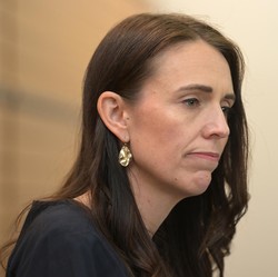 Wajah Lesu Jacinda Ardern Ucap Mundur dari PM Selandia Baru