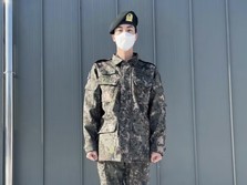 ARMY Happy, Jin BTS Rilis Foto Gagah Pakai Seragam Militer