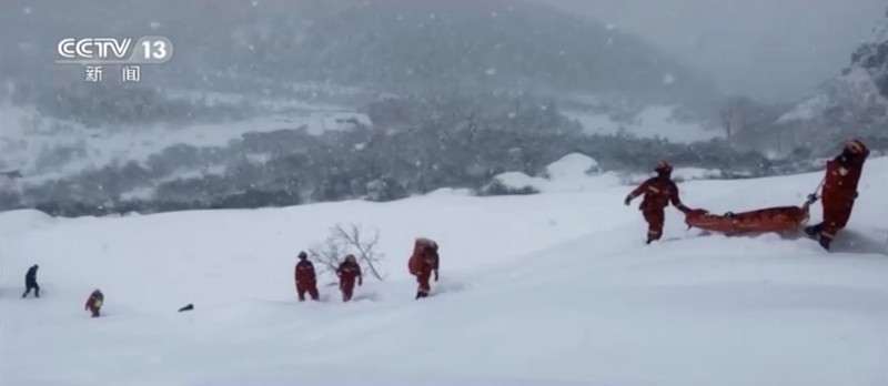 Longsor Salju di Tibet China (CCTV via Reuters)