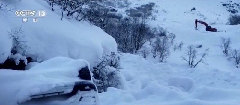 Longsor Salju di Tibet China (CCTV via Reuters)