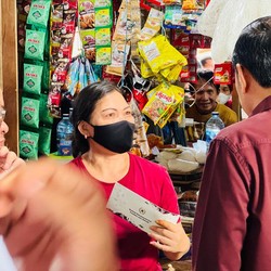 Jokowi Tampil Beda Saat Blusukan di Pasar Manado, Apa Tuh?