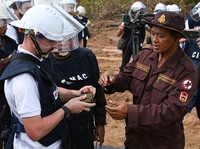 Jangan Kaget! Tetangga RI Terjun 'Halau' Rusia di Ukraina