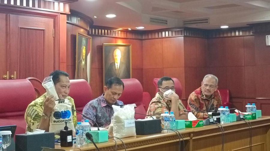 Direktur Utama Perum Bulog Budi Waseso saat Konferensi Pers Bulog tentang Penyaluran Beras Impor Utama SPHP di Jakarta, Jumat (20/1/2023). (CNBC Indonesia/Martyasari Rizky)