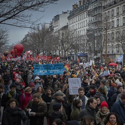 Prancis Panas! Demo Besar Pecah, 1,2 Juta Orang Serbu Jalanan