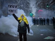 Pensiunan 'Dipaksa'Kerja, Prancis Nyaris Chaos & Lumpuh