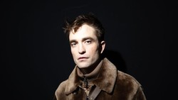 Video: Robert Pattinson Syuting Running Man?