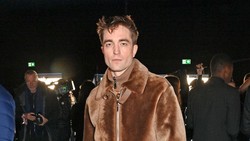 Robert Pattinson Bintangi Film Sutradara Parasite, Jadi Cameo Running Man