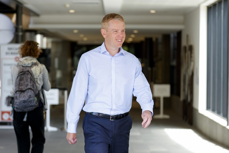 Perdana Menteri baru Selandia Baru Chris Hipkins berbicara pada konferensi pers pertamanya di Parlemen di Wellington pada 22 Januari 2023. (MARTY MELVILLE/AFP via Getty Images)