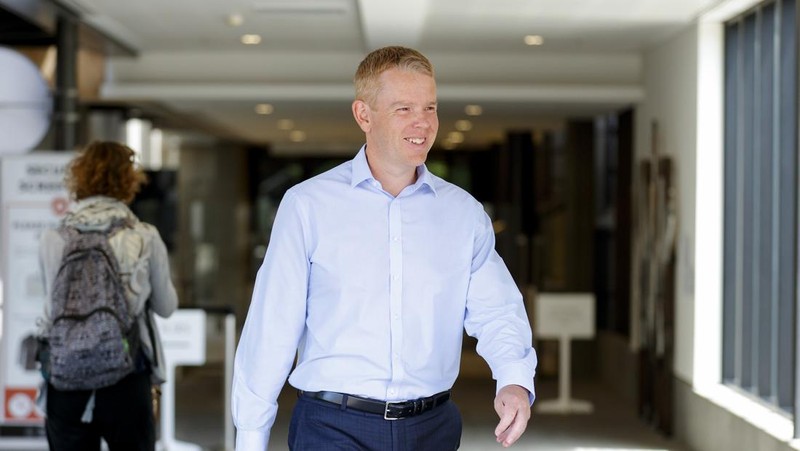 Perdana Menteri baru Selandia Baru Chris Hipkins berbicara pada konferensi pers pertamanya di Parlemen di Wellington pada 22 Januari 2023. (MARTY MELVILLE/AFP via Getty Images)