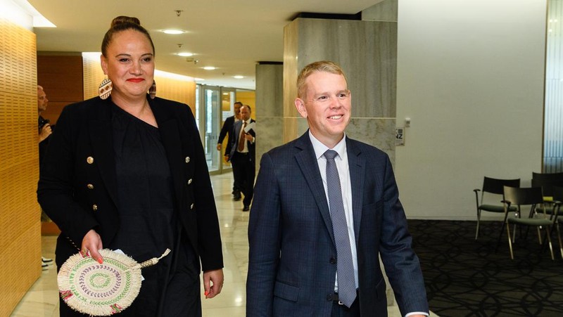 Perdana Menteri baru Selandia Baru Chris Hipkins berbicara pada konferensi pers pertamanya di Parlemen di Wellington pada 22 Januari 2023. (MARTY MELVILLE/AFP via Getty Images)