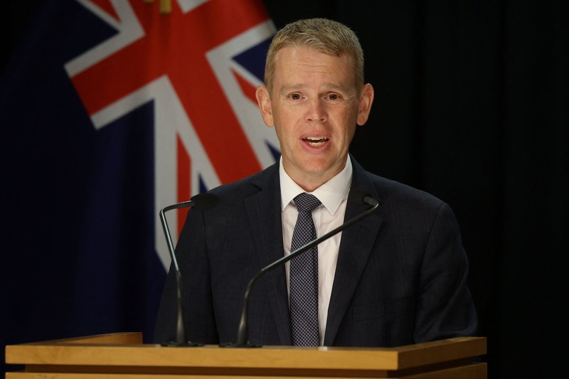 Perdana Menteri baru Selandia Baru Chris Hipkins berbicara pada konferensi pers pertamanya di Parlemen di Wellington pada 22 Januari 2023. (MARTY MELVILLE/AFP via Getty Images)