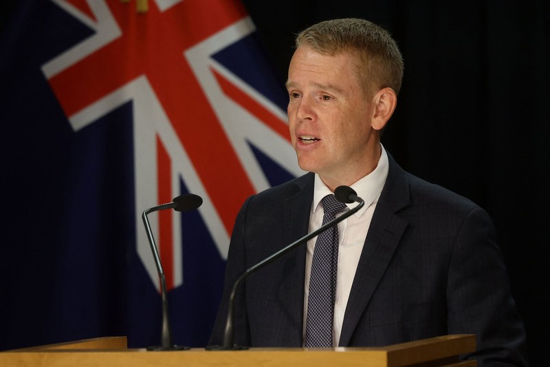 Perdana Menteri baru Selandia Baru Chris Hipkins berbicara pada konferensi pers pertamanya di Parlemen di Wellington pada 22 Januari 2023. (MARTY MELVILLE/AFP via Getty Images)