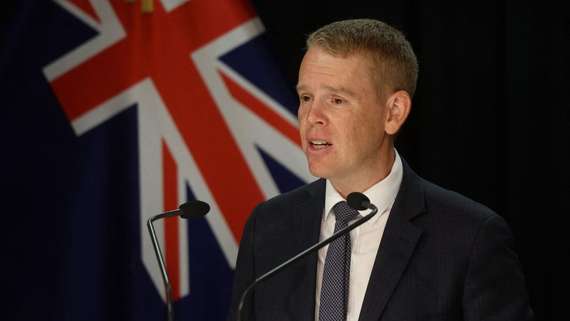 Perdana Menteri baru Selandia Baru Chris Hipkins berbicara pada konferensi pers pertamanya di Parlemen di Wellington pada 22 Januari 2023. (MARTY MELVILLE/AFP via Getty Images)