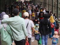 Cuti Bersama Imlek, Intip Gaya Warga Liburan di Ragunan