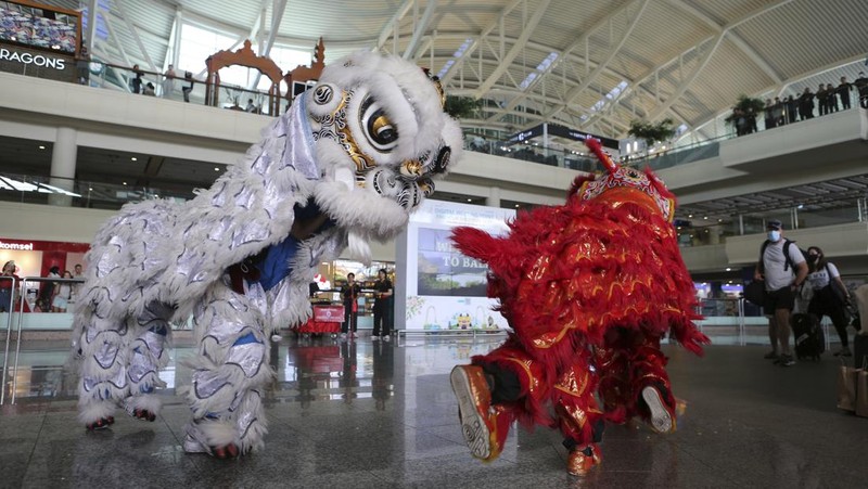 Chinese tourists arrive at Ngurah Rai international airport in Bali, Indonesia on Sunday, Jan. 22, 2023. A direct flight from China landed in Indonesia's resort island of Bali for the first time on Sunday in nearly three years after the route was cancelled due to the pandemic.  (AP Photo/Firdia Lisnawati)