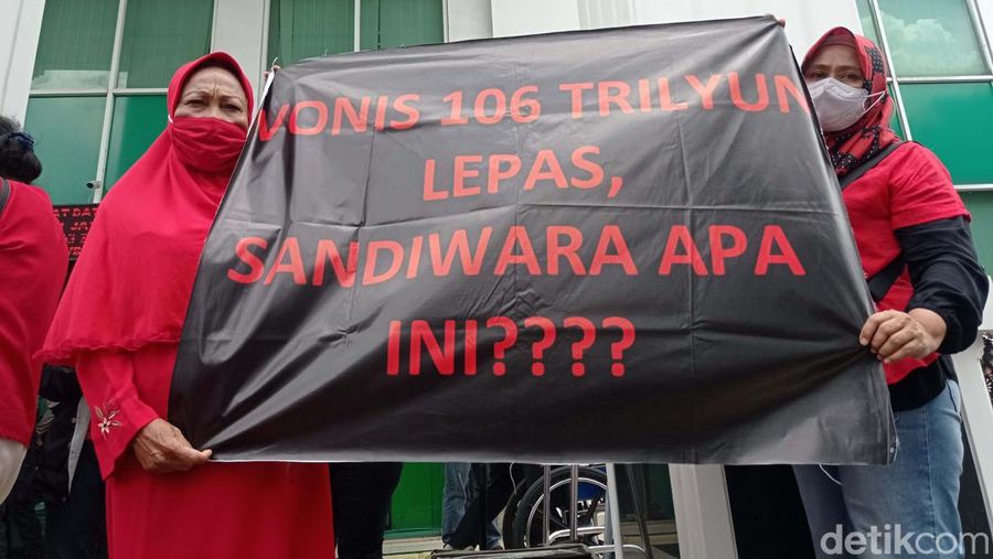 Henry Surya divonis lepas dalam kasus penipuan dan penggelapan dana Koperasi Simpan Pinjam (KSP) Indosurya. Korban KSP Indosurya pun kecewa.
